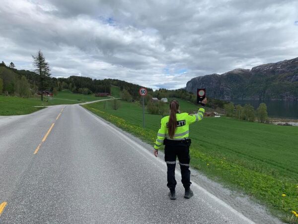 Ti fikk bøter og en måtte ta beina fatt
