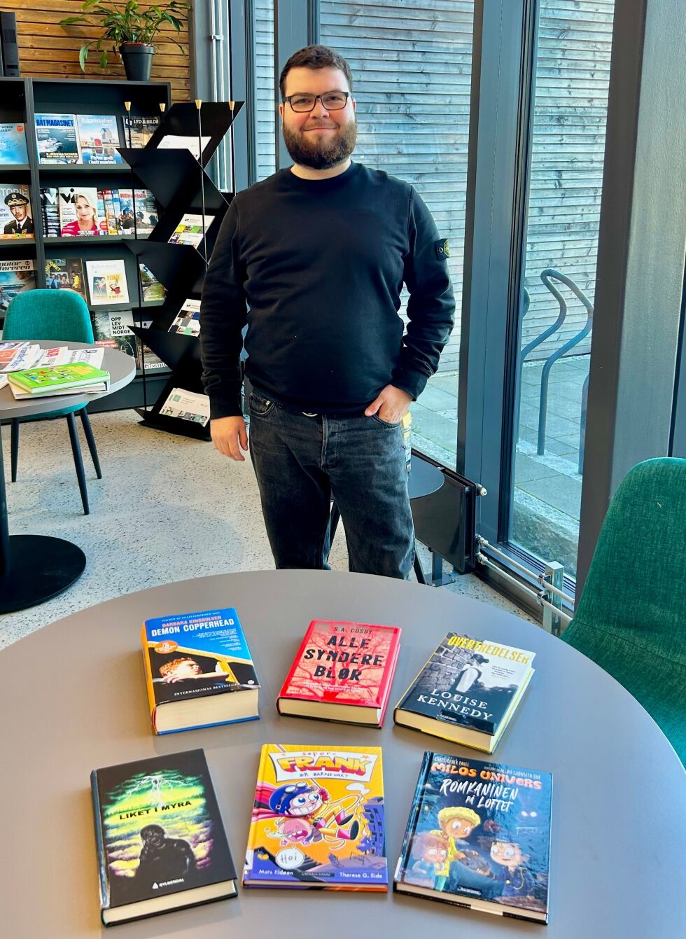 Jørgen Hernholm, og de andre bibliotekarene i Ytterdistriktet er din guide til en sommer fylt med romantikk, spenning og skrekk.
 Foto: Kristin Storfjord