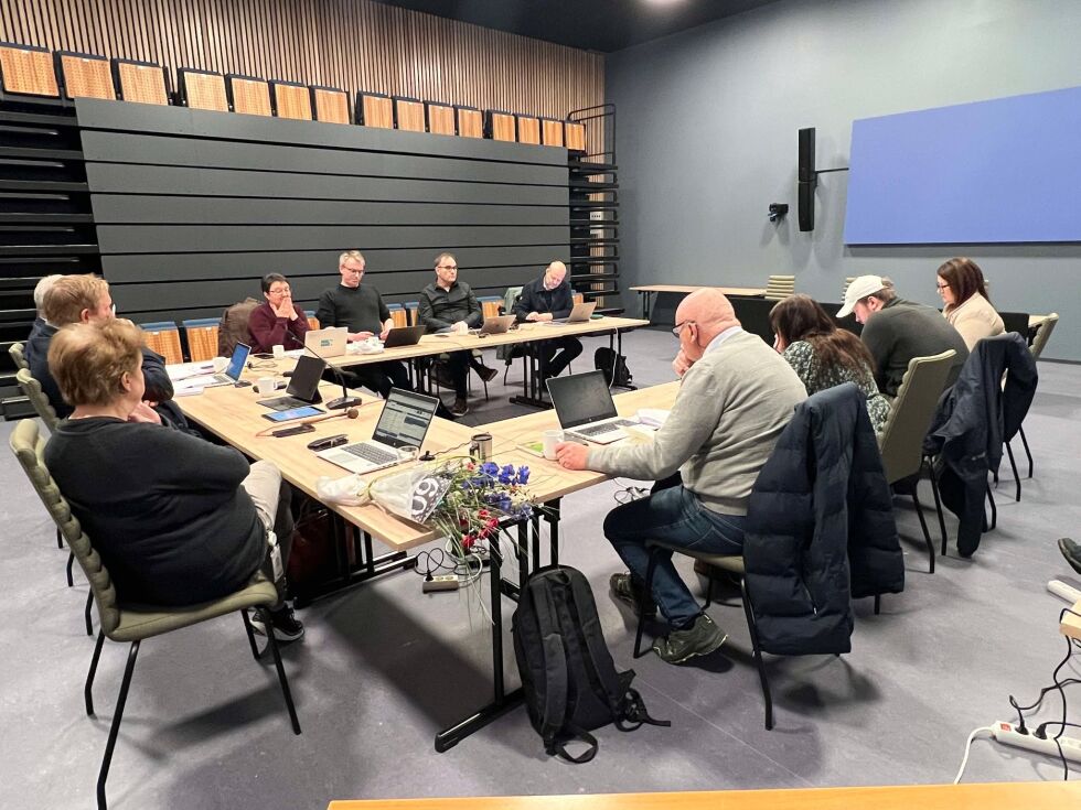 Formannskapet diskuterer asfalt, sammenslåing av tjenester og tildeling av kulturmidler