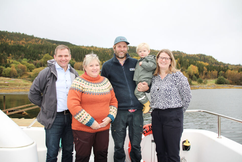 Ordfører Frode Næsvold, opposisjonsleder Elin Vareide Lian,Henrik Norlöf, Edvard Norlöf og fylkesråd Marianne Dobak Kvensjø hadde en god dialog.
 Foto: Hild Dagslott