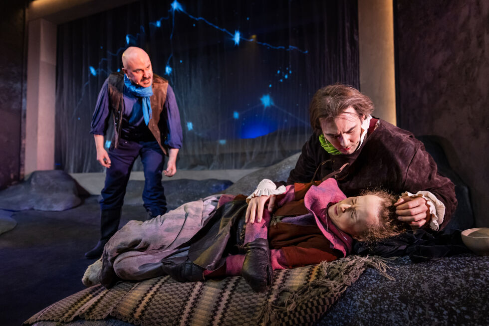 Jurgen (Lavrans Haga), Johannes (Simen Bredesen) og An-Magritt (Karianna Sommerro).
 Foto: Oeyvind Malum