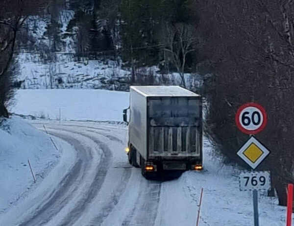 Glatte veier byr på problemer