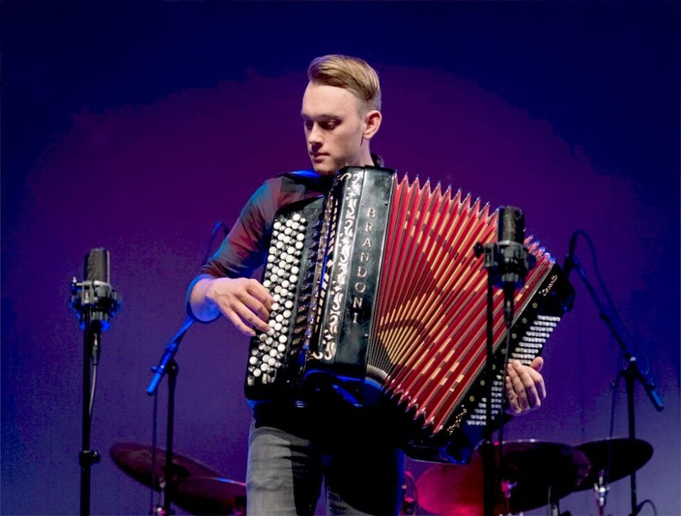 Rune Frydenlund Rostad er gjesteartist under trekkspillfestivalen på Vennesund brygge. Han har blitt tildelt flere gullmedaljer for sine framføringer.
 Foto: Privat