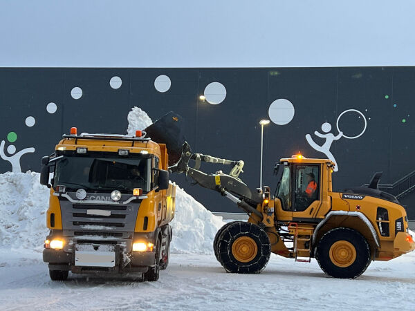 Stenger gater for å få bort snø