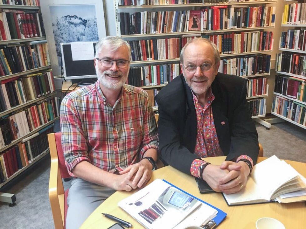 De har en skiltplan klar: Jens Christian Berg og Magne Olav Aarsand Brevik gleder seg til å vise fram skiltene som skal spres rundt i hele BIndal.