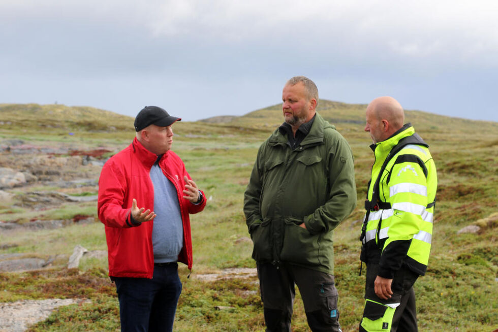 - Noe må gjøres, og det haster! Det er ordfører Amund Hellesø, Gudbrand Sørheim fra  Oppdretternes Miljøservice og tidligere oppsynsmann John Einar Løkkhaug skjønt enige om.