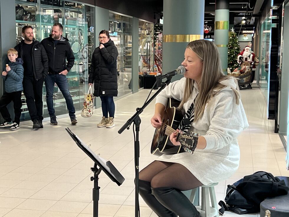 Agnes Beate Hamland holdt konsert på Amfi.