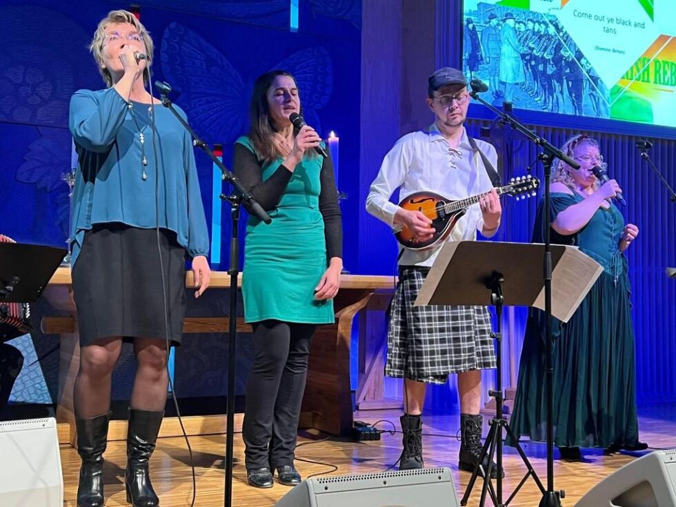 Tirsdag kveld deltok biskopen på keltisk aften hvor hun blant andre fikk høre Reidun Laugen, Sara Marie Ulsund Stiksrud, Andreas Øvergård og Ann Kristin Avdem Grande.