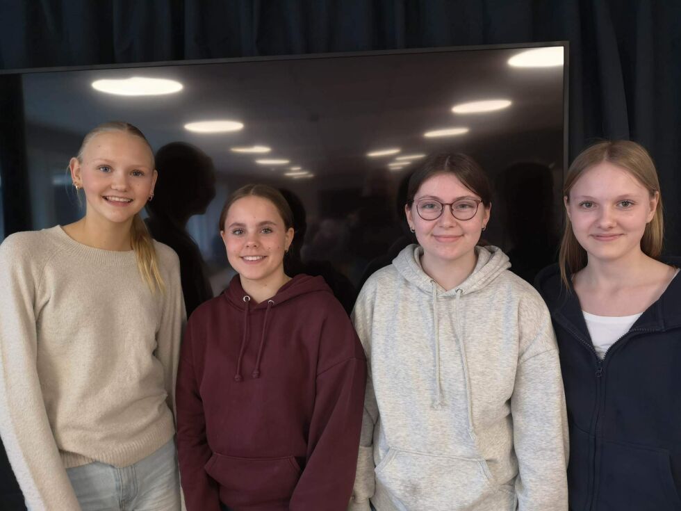 Ane Olsen, Oda Bratland, Angelika Nergård og Adeline Natalie Dahle syns det er veldig artig å kunne glede andre og liker godt at voksne har troen på at de kan ta ansvar for sånne arrangement.