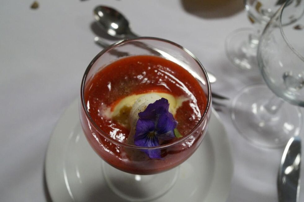 Frisk dessert: Leirdeltakerne fikk blant annet servert jordbærcappuccino.
 Foto: Andreas Øvergård