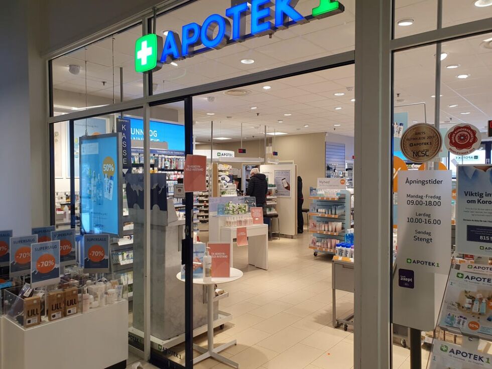 På torsdag var det køer ut av lokalet flere ganger under åpningstiden til Apotek 1 på Kolvereid. Mange ville sikre seg medisiner til perioden med usikkerhet som kommer framover.