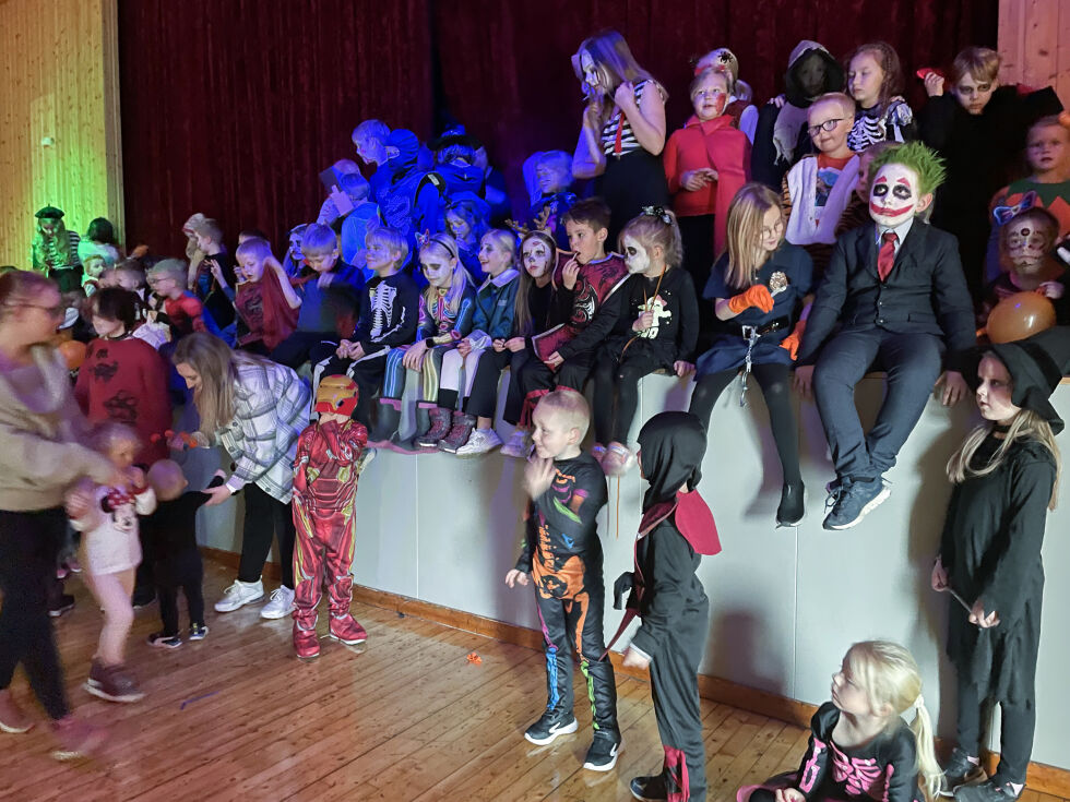 I fjor var grendehuset på Ofstad fullt av utkledde barn som koste seg på halloweenarrangementet.
 Foto: Synnøve Hanssen