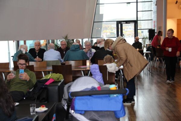 Populær puppekafe i Norveg