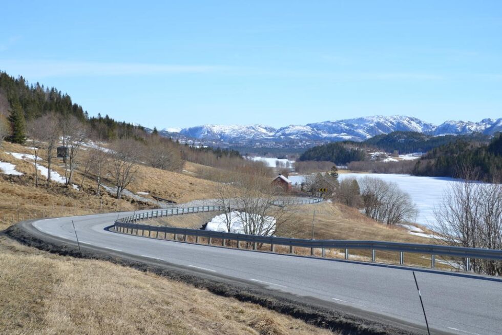 Risikoen for alvorlige ulykker er nær dobbelt så høy på fylkesveinettet som på riksveinettet, ifølge Statens vegvesen.