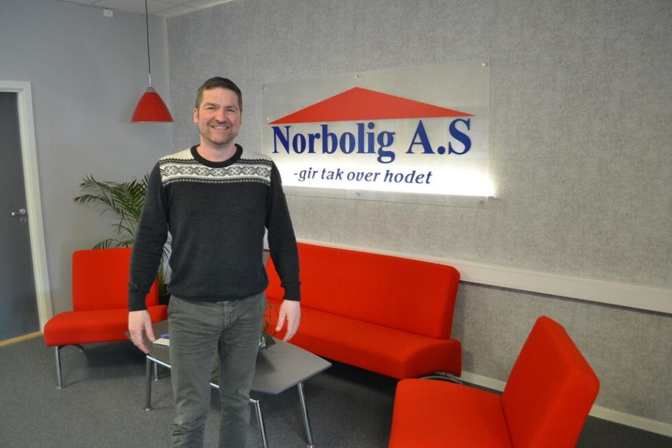 Steinar Moe i Norbolig har søkt Vikna kommune om å få erverve den gamle skoletomta i Rørvik. Her kan han se for seg å bygge bare boliger.
 Foto: Morten Wengstad