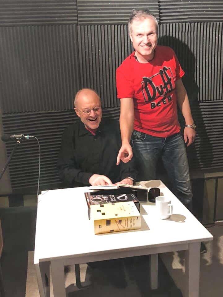 Magne Olav Aarsand Brevik og Trond Nilsen i lydstudio under produksjonen av "Til Åbjøras kilder".