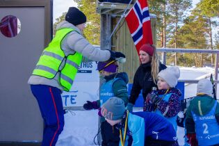 Alle barna fikk medalje.
 Foto: Stine Vikestad