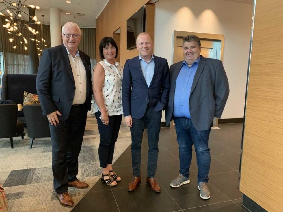 Torbjørn Skei, adm.dir. Coop Midt-Norge; Marit Dille, daglig leder Coop Kolvereid; Bjørn Vik-Mo, viseadm.dir. Coop Midt-Norge og Odd-Steinar Olsen, styreleder Coop Kolvereid.