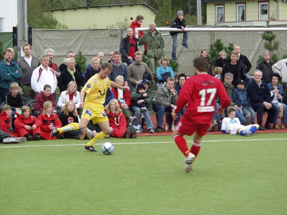 Runar Berg har vært i distriktet tidligere. Bildet er fra en cupkamp i Rørvik for en del år siden. Da møttes Bodø/Glimt og Rørvik på gressmatta.
 Foto: Roy Allan Skaret