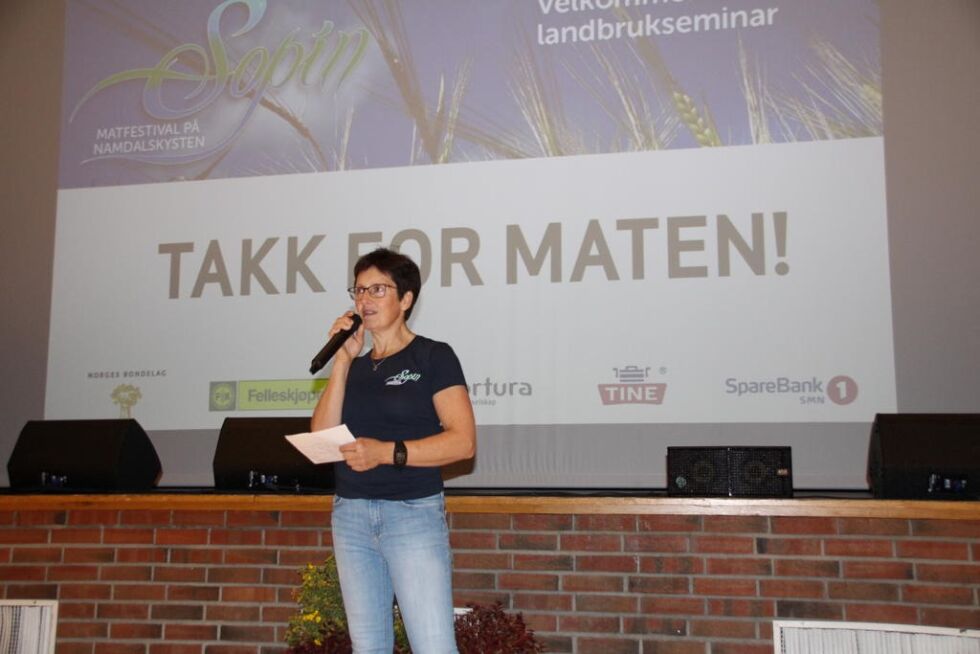 Anita Marø er leder for Nærøy bondelag. Hun ønsket seminardeltakerne velkommen.