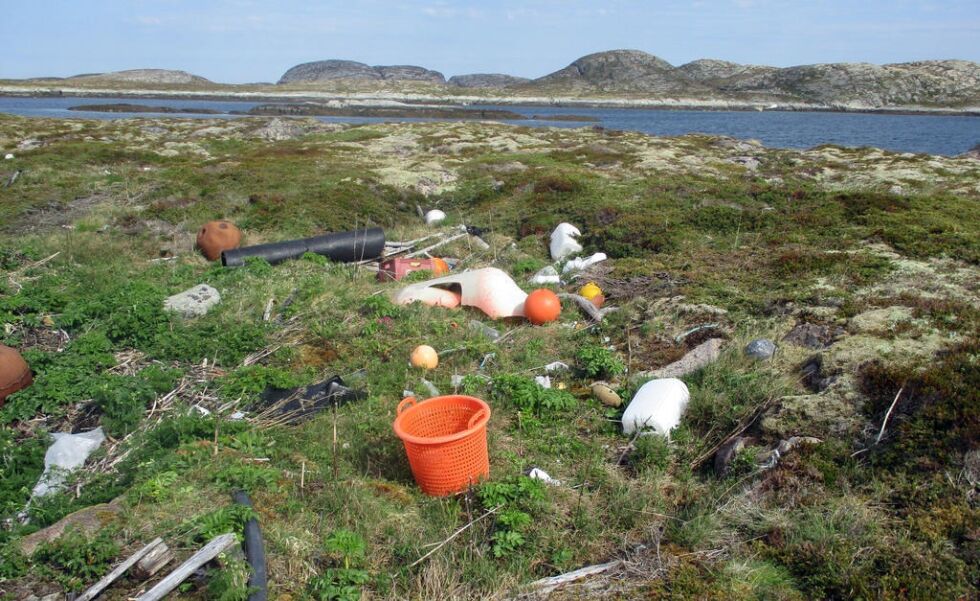 Søppel på Sandvær
 Foto: Vikna kommune