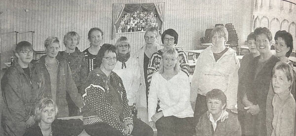 16 husmødre tok eksamen, Harleyutleie og ny skjærgårdsdrakt