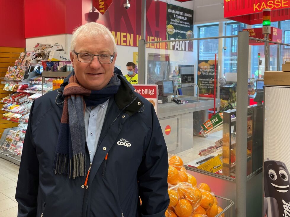 Torbjørn Skei, administrerende direktør i Coop Midt-Norge, er godt fornøyd med årets resultat og deler ut 5,8 millioner kroner i kjøpeutbytte i Nærøysund.
 Foto: Coop Midt-Norge