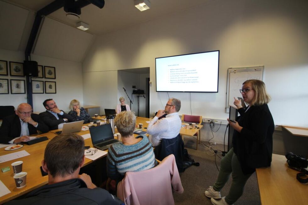 Camilla Vågan fortallte Arbeidsutvalget for Nærøysund kommune om arbeidet med museumsplanene.