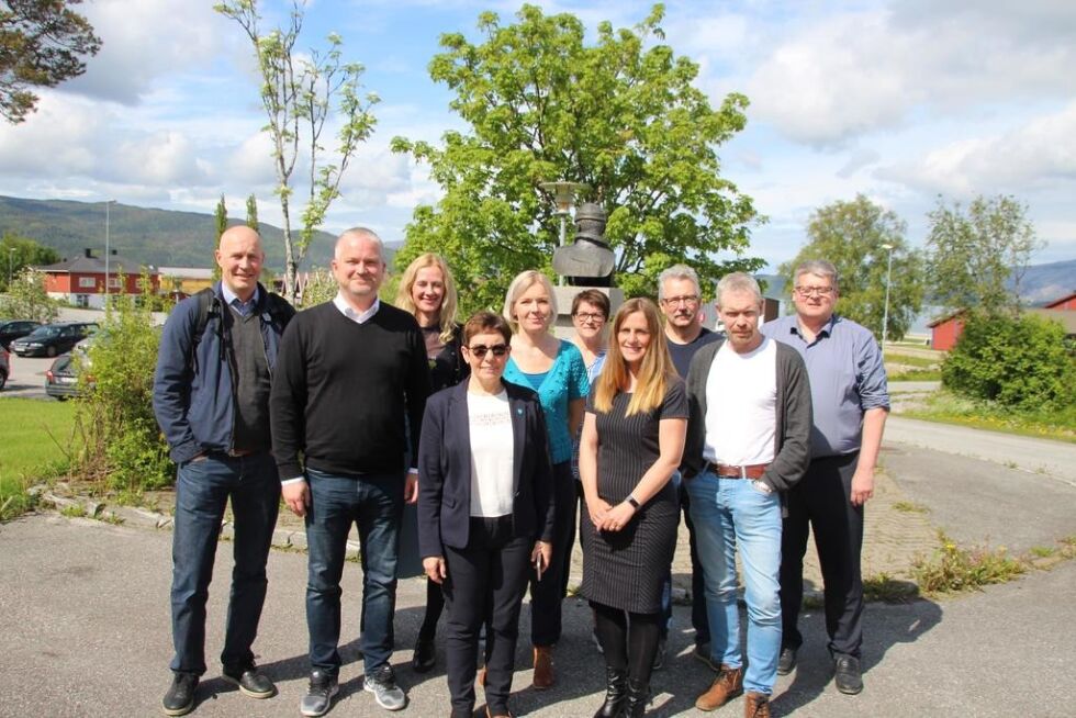 Fra venstre: Egil Johansen, Tom Cato Karlsen, Merete Troli, Britt Helstad, Lena Fuglstad, Ruth Skjelsvik, Siv Anita Myhre, Kjell Andersen, Tor-Arne Aune og Knut Toresen.
 Foto: Bindal kommune