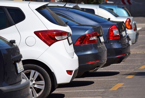 Får bygge midlertidig parkeringsplass