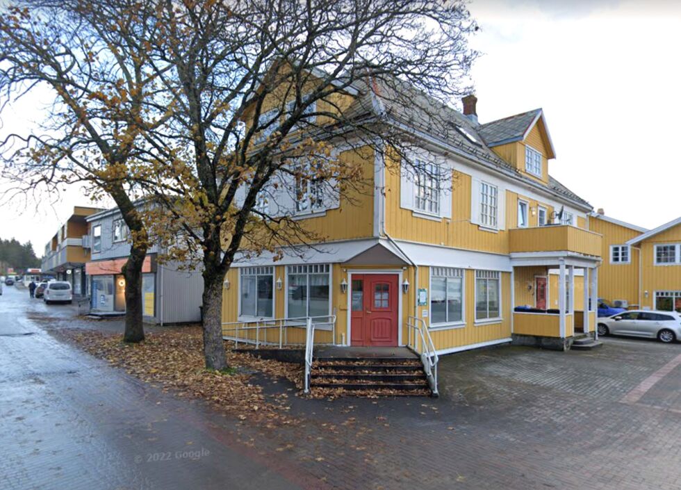 Strandgata 19 A er solgt for kr 7.500.000 fra Gøril Wahl-Olsen Tvedt til Pharmaciagården as.
 Foto: Google streetview