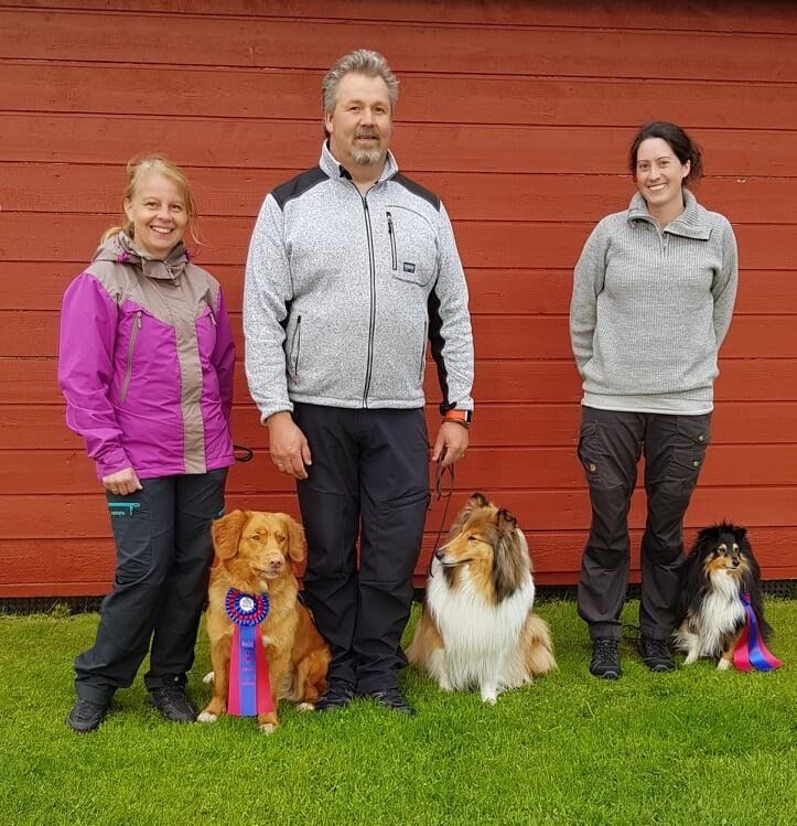 F.v Sigrid Heidi Holand med Storm, Jan Morten Røsseth med Lissy og Mette Agerbo Larsen med Zorro.
 Foto: privat