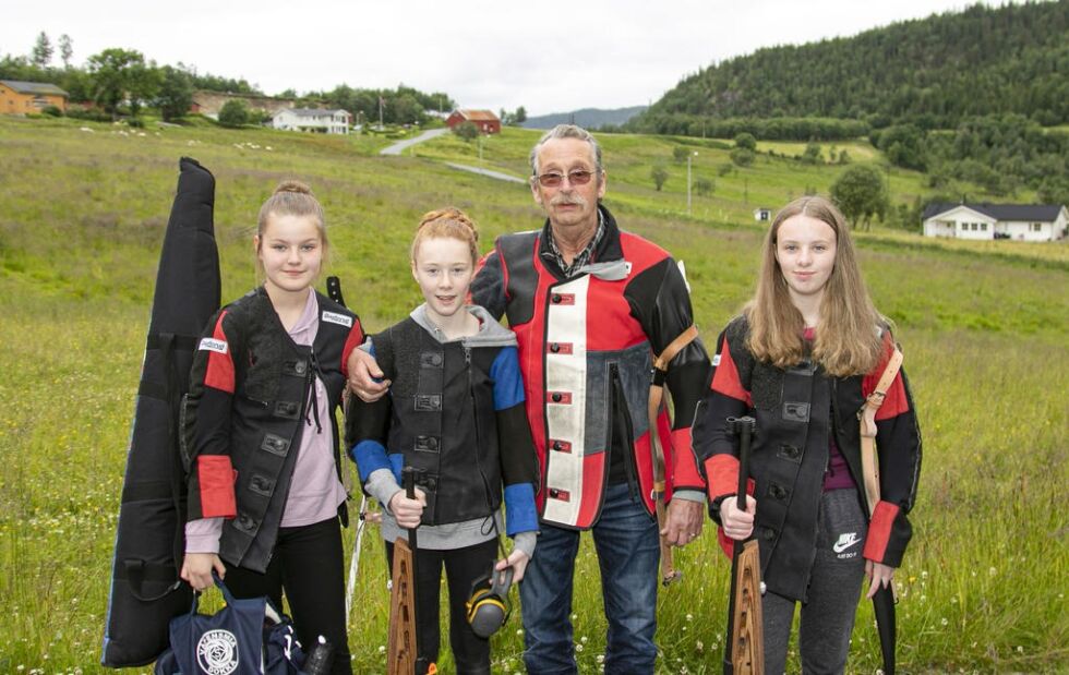 Blant distriktets skyttere som var på stevner i helga var Thea Sørenmo (rekrutt), Anna Valan (rekrutt), Arve Lund V65 og Maria Valan (junior)
 arkivfoto