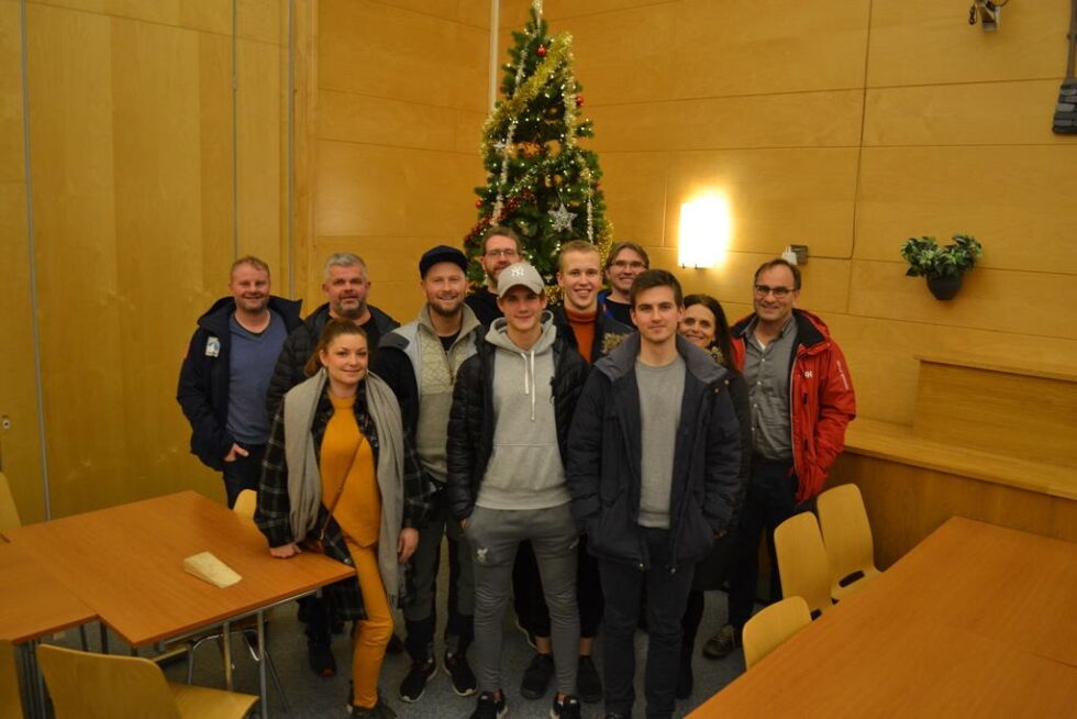 Her er gruppen som har gått sammen om å arrangere førjulsfesten "Heim te Jul" den 22. desember. De håper så mange som mulig kommer.