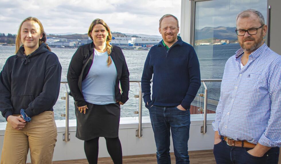 Flere involverte. Nora Elise Olsvik er en av de som ønsker seg sommerjobb. Sunniva Nicolaisen og Tore Ramstad fra Sparebank 1 SMN gir tilskudd, mens Lars Fredrik Mørch og Namdalskysten næringsforening har god kjennskap til bedriftene og deres behov.
