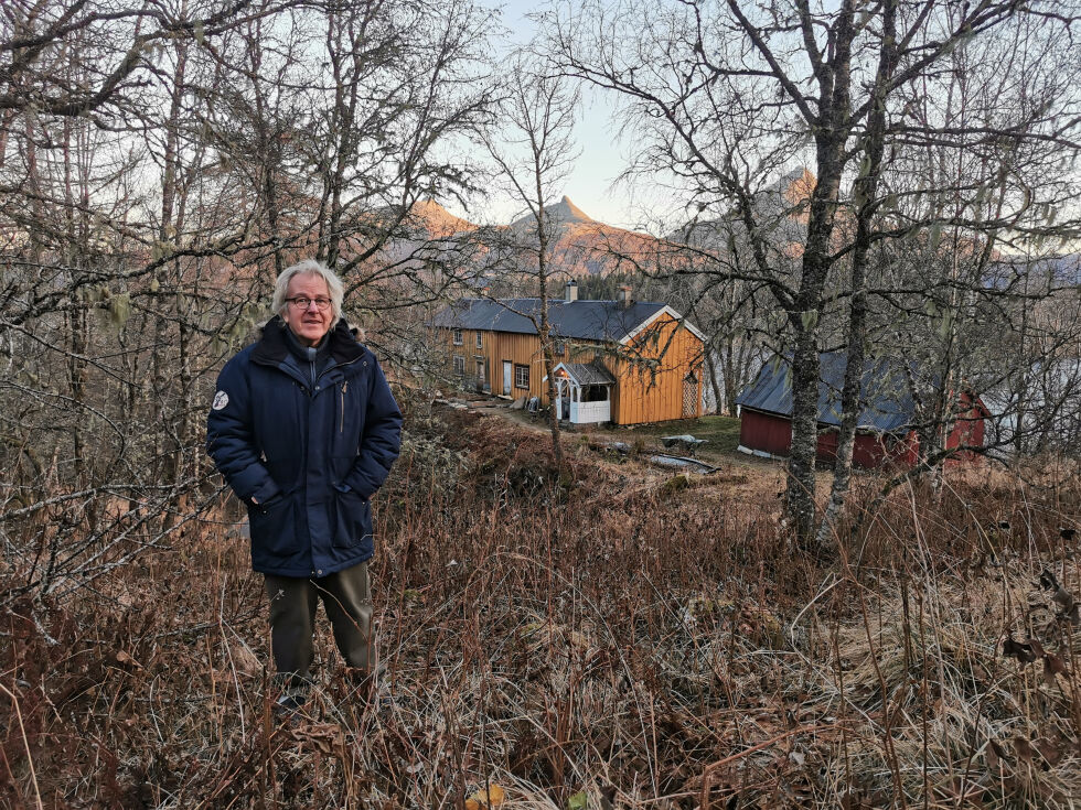 Sigmund Alsaker nyter stillheten og utsikten når han besøker Fagerbakken.
 Foto: Andreas Gatare Øvergård