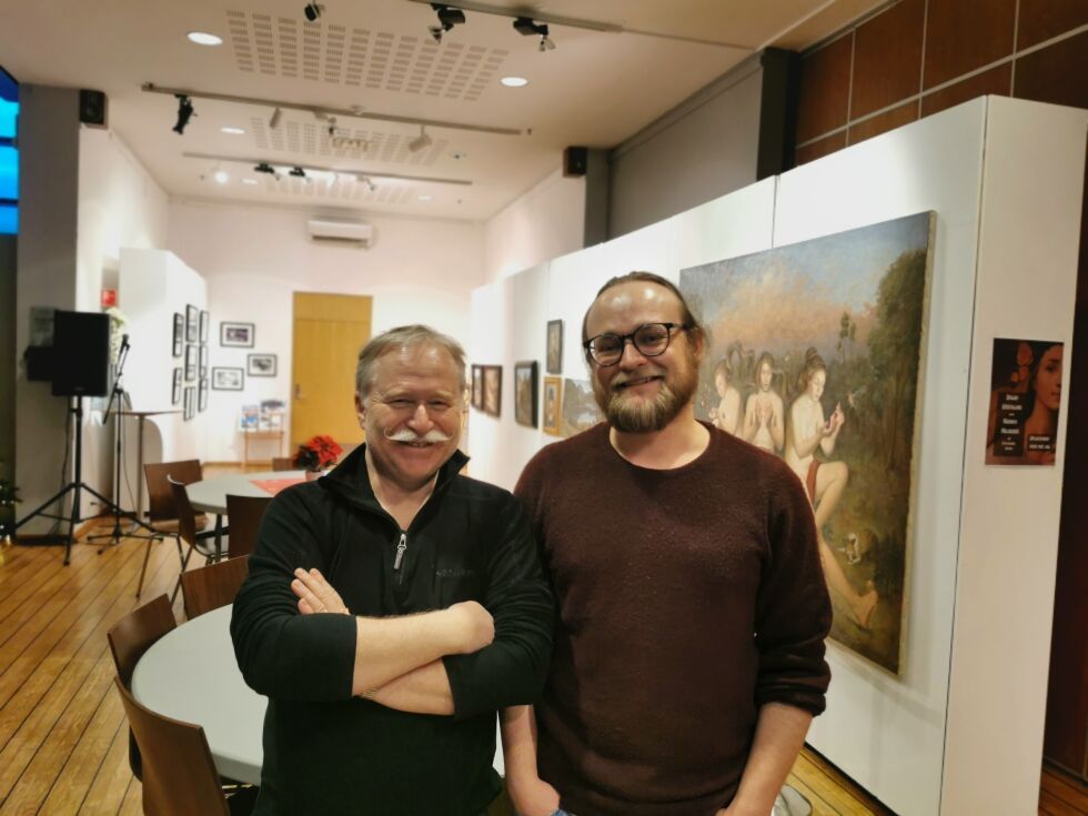 Harald Riise og Endre Opheim forbereder utstilling på Norveg med åpning 20.januar.
 Foto: Andreas Gatare Øvergård