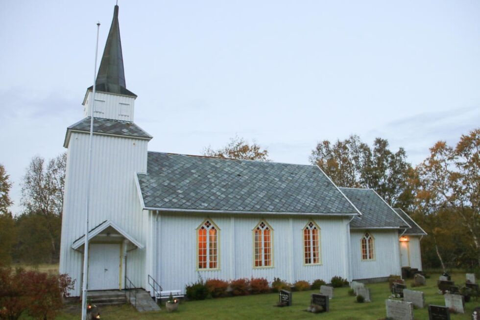 Lund kirke har elementer i seg fra den gamle kirka på Kolvereid.
 Foto: Morten Wengstad