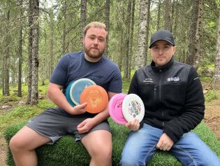 Diskgolfbane åpner på Kolvereid: Ungdom i spissen for et stort dugnadsarbeid