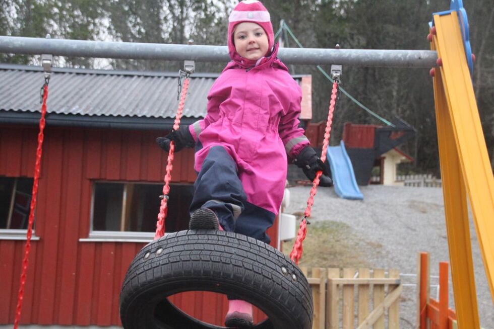 Andrine Bredesen (5) var raskt i gang med leken.
