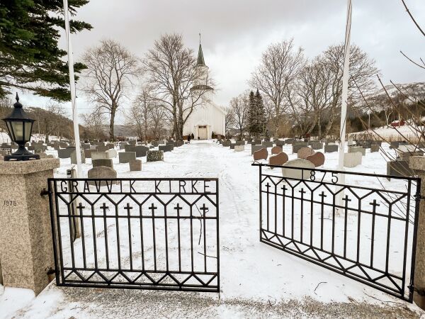 Farefull sjøvei ga kirke i Gravvik