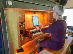 Avholdt organist takker av