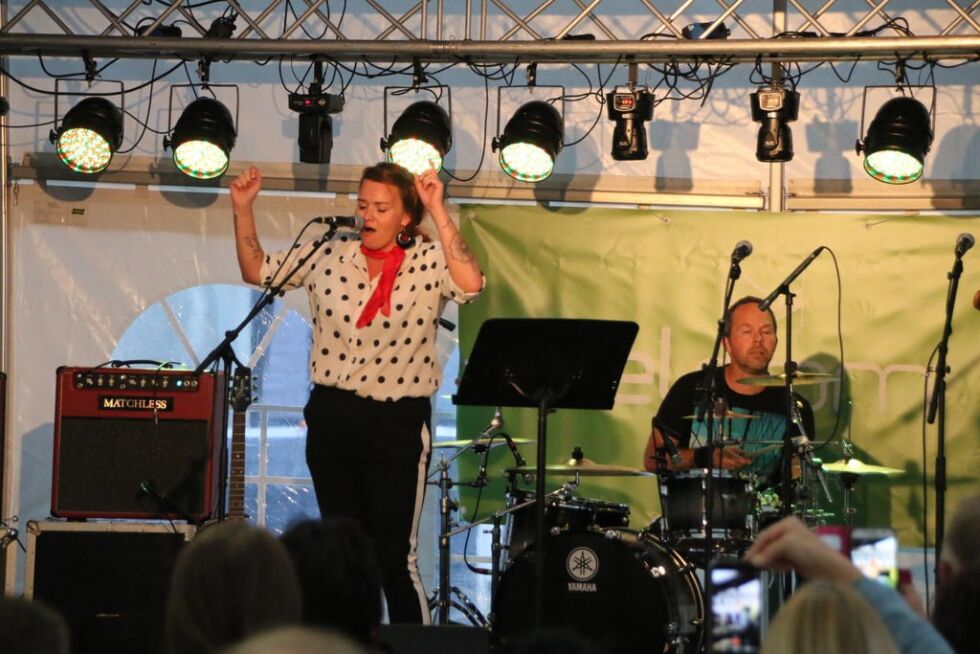 Silje Kjihl var en av flere av kolvereiddagskomitémedlemmene som også bidro på scenen. Hun ga en forrykende versjon av "House of the rising sun", sammen med blant andre Eskil Laukvik på trommer.
