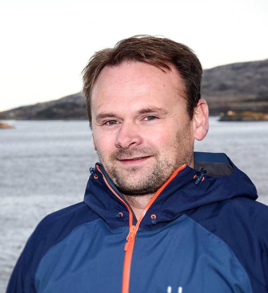 Svein Gustav Sinkaberg har blitt oppgitt som daglig leder for Bindalslaks AS, Marøy Viking AS og Svaberget Smolt AS i løpet av februar.
