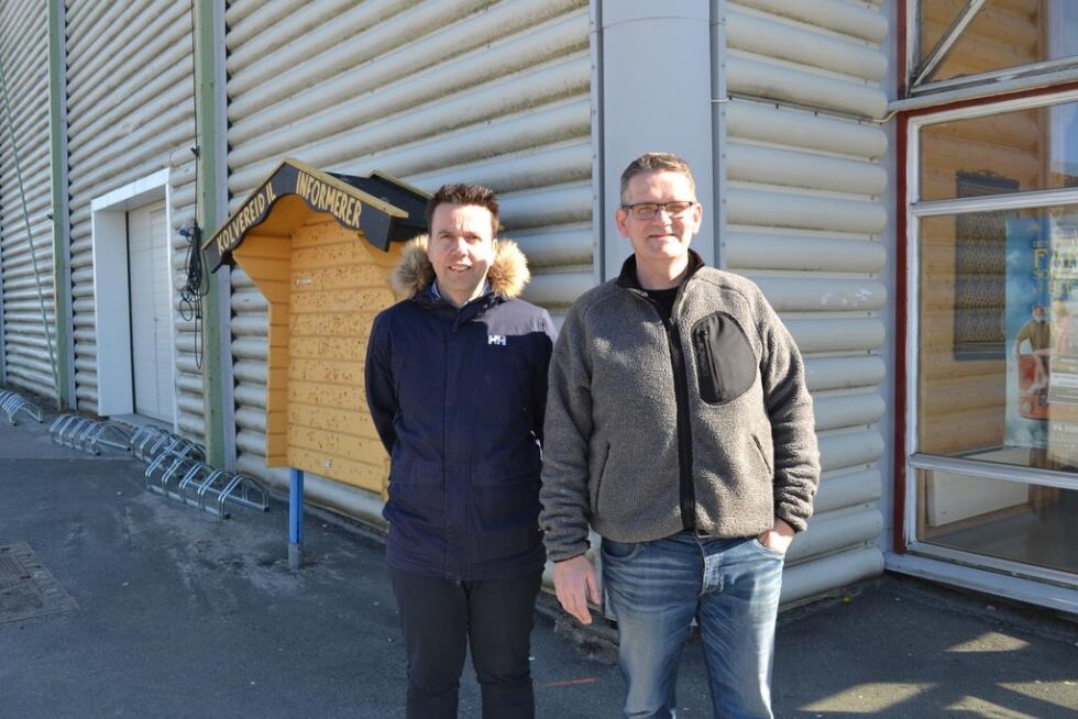 Kjell Roger Schjelderup og Tor Morten Rosenvinge har holdt på i lang tid for å klargjøre alt til Bolig- og Fritidsmesse.