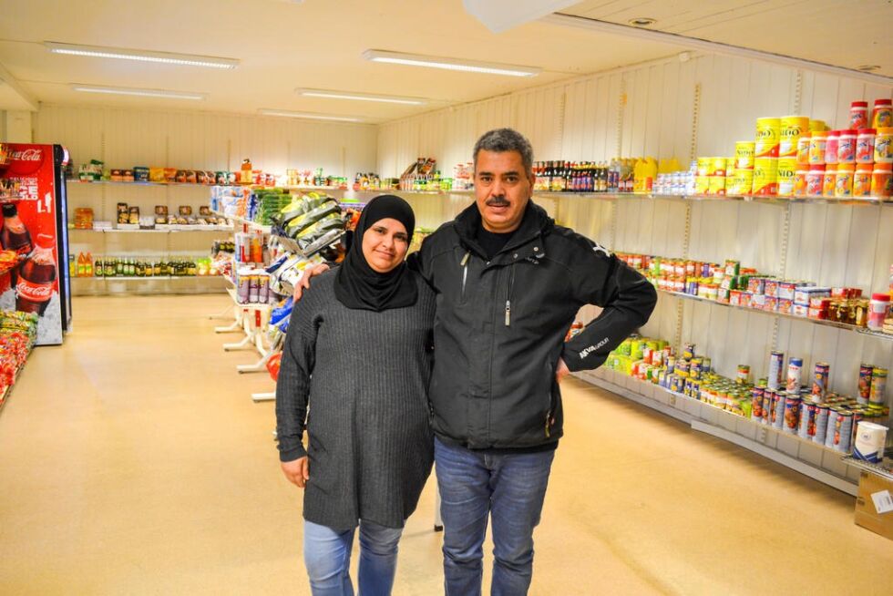 Fadya Abu Shela og Ziad Hussein Abu Shilleh har nylig startet opp butikken Malakas på Kolvereid. Den ligger i KOVA-bygget der det tidligere var kiosk.