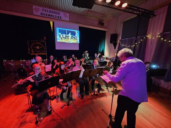 Feiende flott feiring for Foldereid-korpset