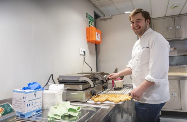 Tojo Café AS skal drive ferjekafeen i sommer
