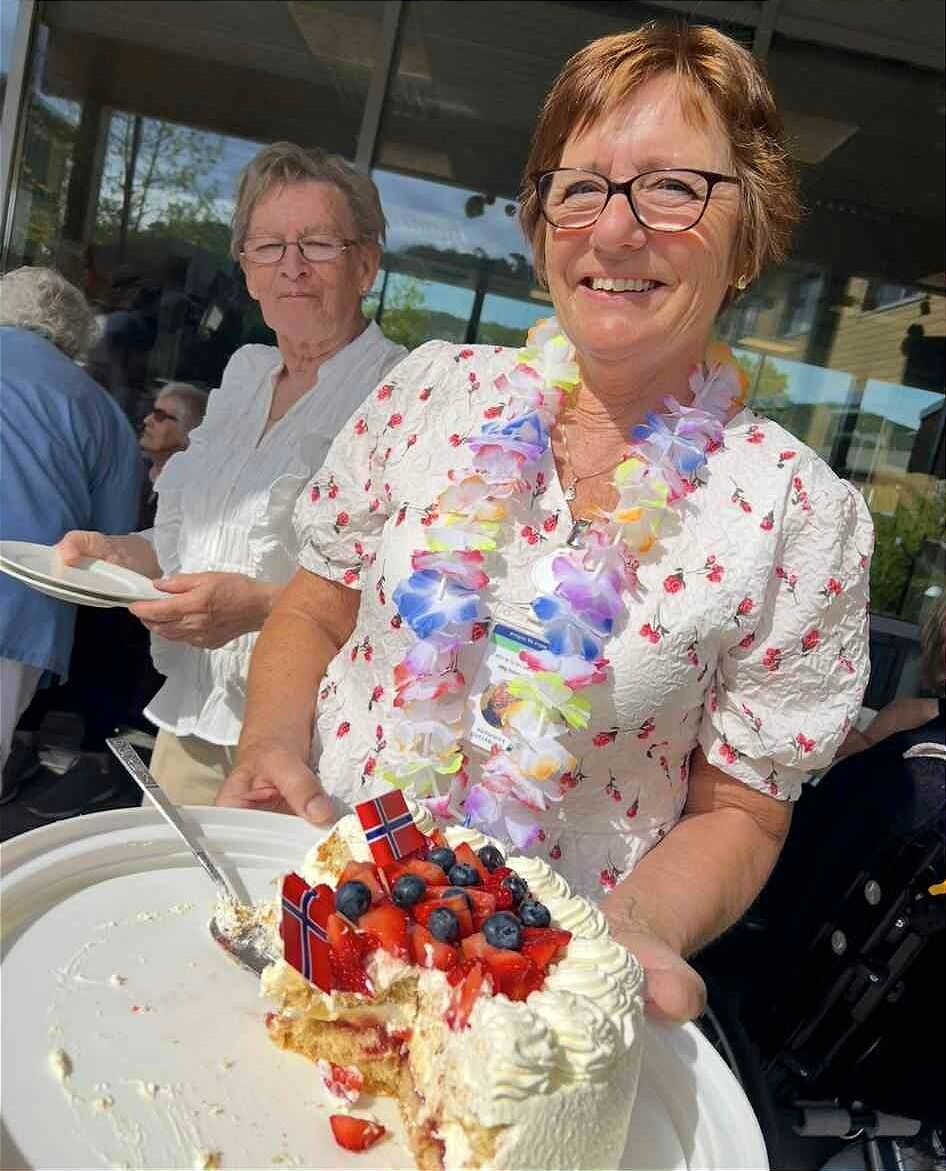 Trivselsagentene Helga Mohn og Britt Bøe stiller opp som frivillig.
 Foto: Nærøysund kommune