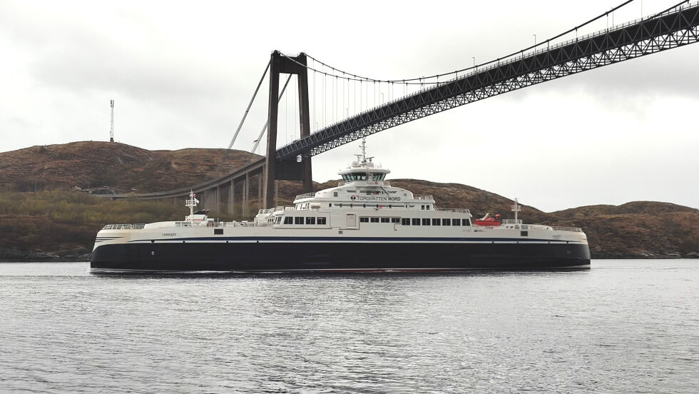 MF "Hinnøy" på tur nordover hvor den skal gå i rute mellom Lødingen og Bognes.
 Foto: Inge Fornes